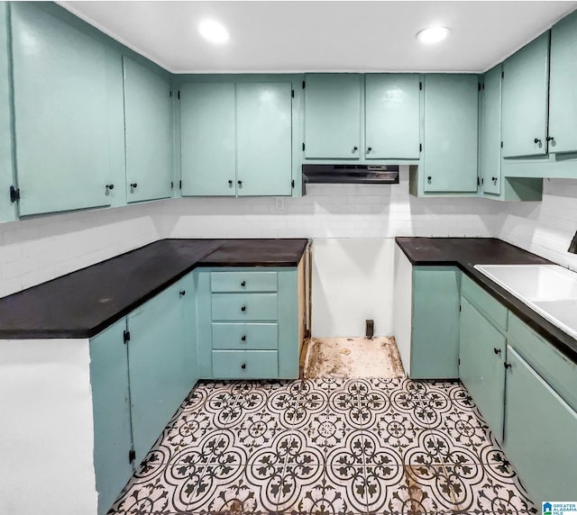 kitchen with sink and decorative backsplash