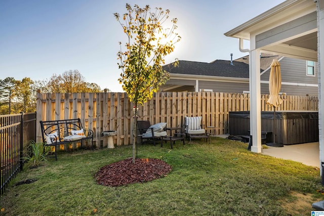 view of yard featuring a hot tub