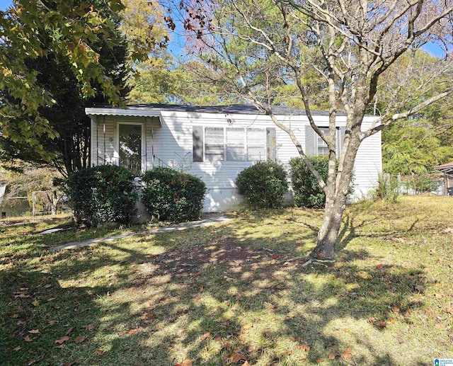 view of front of house with a front yard