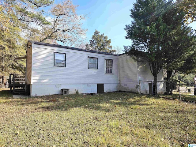 view of side of property featuring a yard