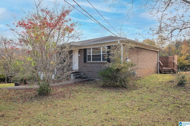 single story home with a front yard