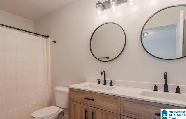 bathroom with a shower with curtain, vanity, and toilet