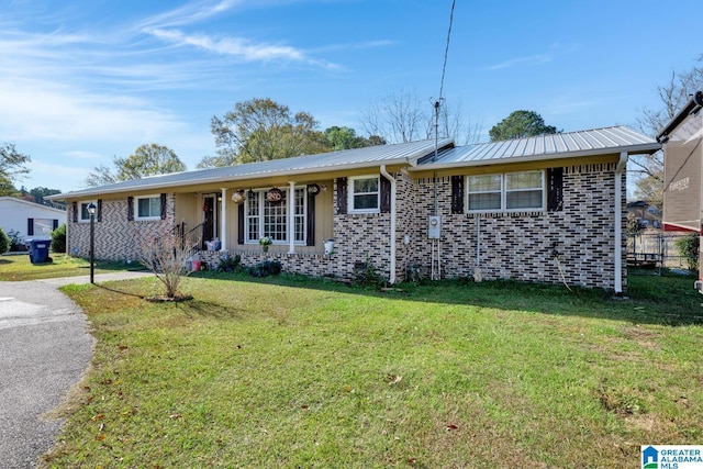 ranch-style house featuring a front lawn