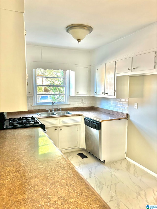 kitchen with dishwasher, tasteful backsplash, black gas stovetop, and sink