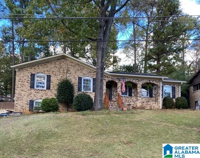 view of front of house with a front yard