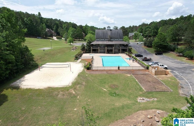 view of swimming pool