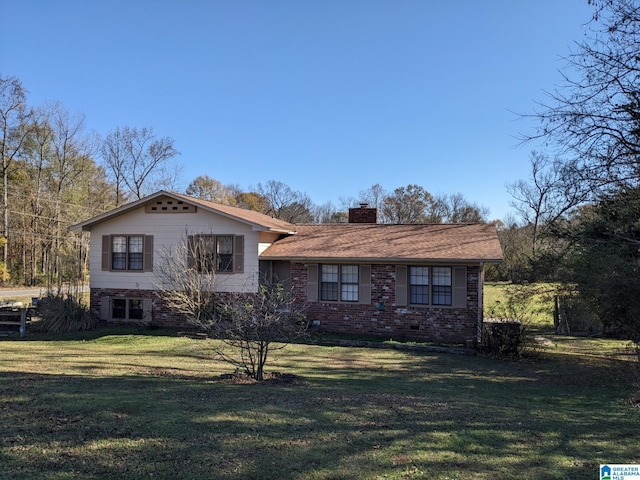 split level home featuring a front yard