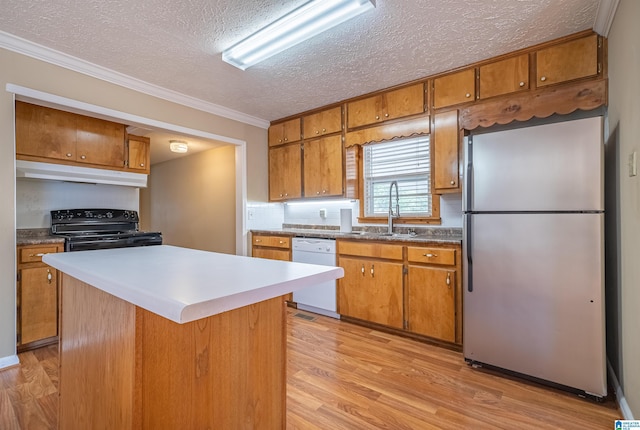 kitchen featuring dishwasher, sink, light hardwood / wood-style flooring, black electric range, and stainless steel refrigerator