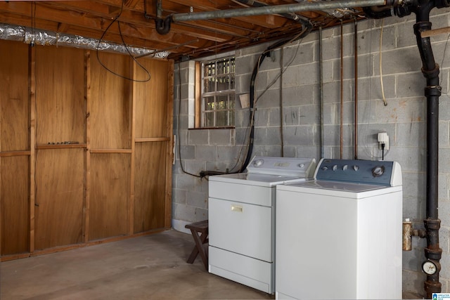 clothes washing area with washing machine and clothes dryer