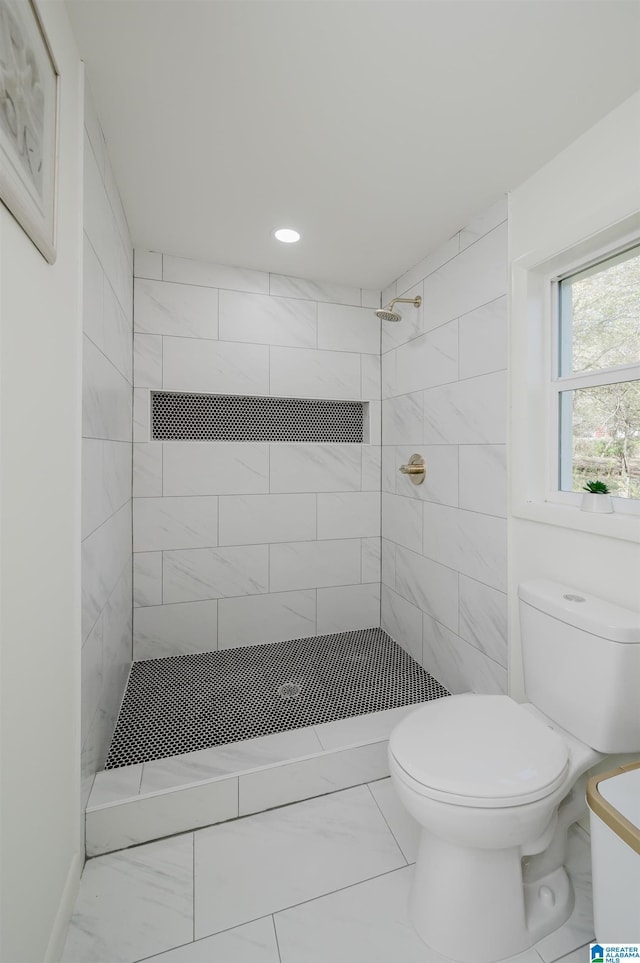 7321 Naples Ave, Birmingham, AL 35206 - bathroom featuring tiled shower, toilet, recessed lighting, and marble finish floors