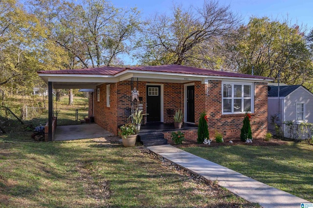 view of front of home with a carport and a front yard