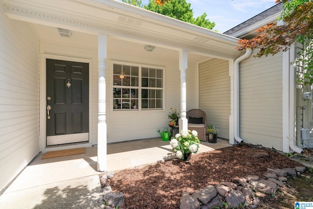 property entrance featuring a porch