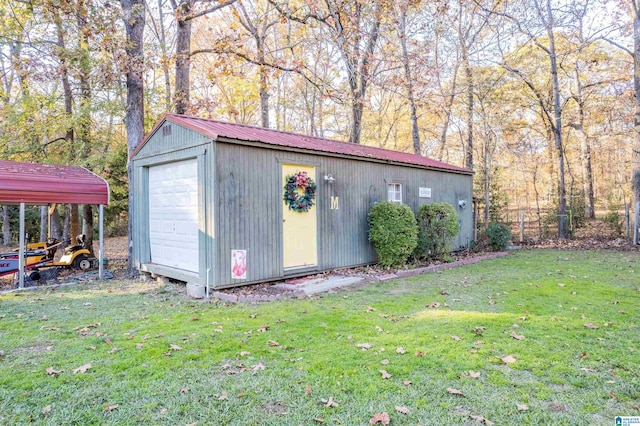 view of outbuilding featuring a lawn, a garage, and a carport