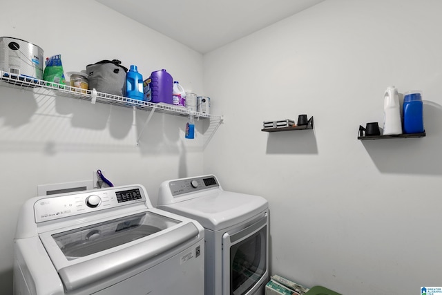 laundry room with washing machine and dryer