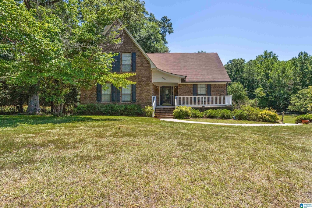 view of front of property with a front yard