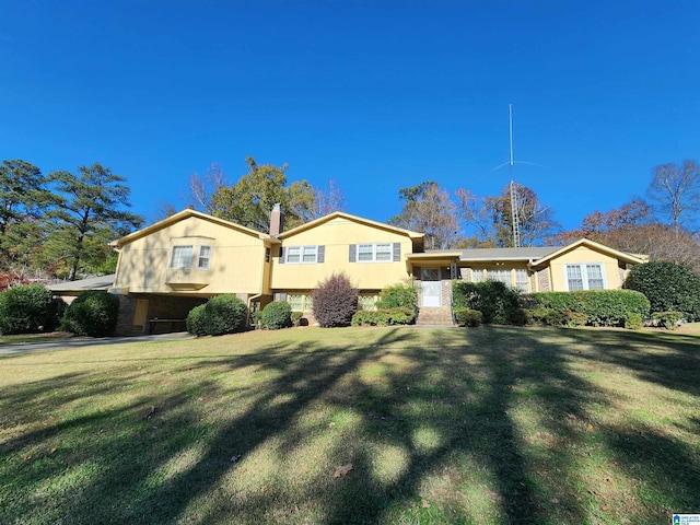 split level home featuring a front yard