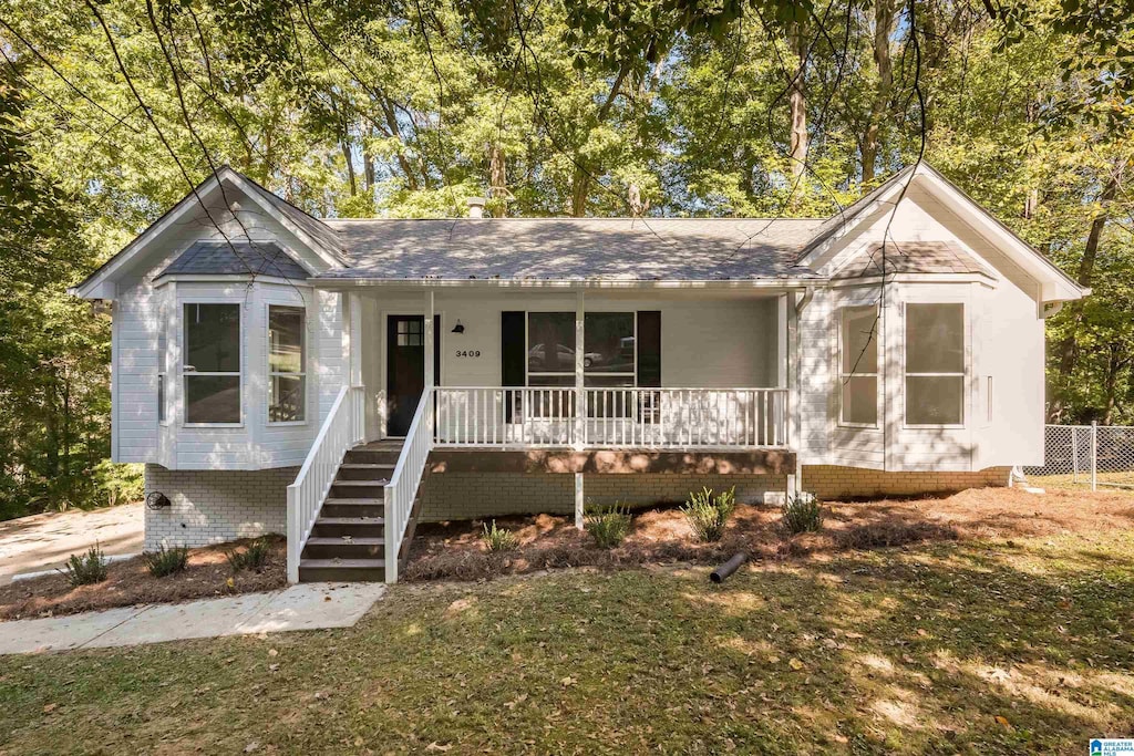 single story home featuring a front lawn and a porch