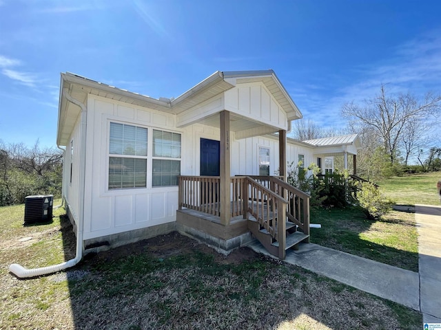 1304 3rd St SE, Cullman, AL 35055 - view of front of house featuring cooling unit and a front yard