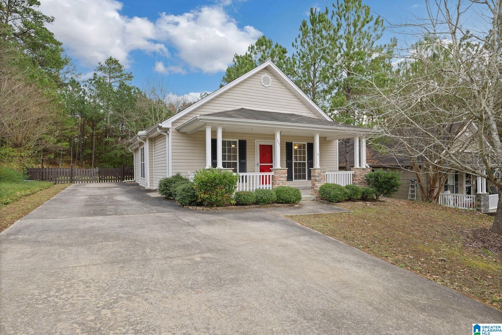 view of front facade featuring a porch