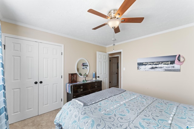 bedroom with ceiling fan, crown molding, a textured ceiling, light carpet, and a closet