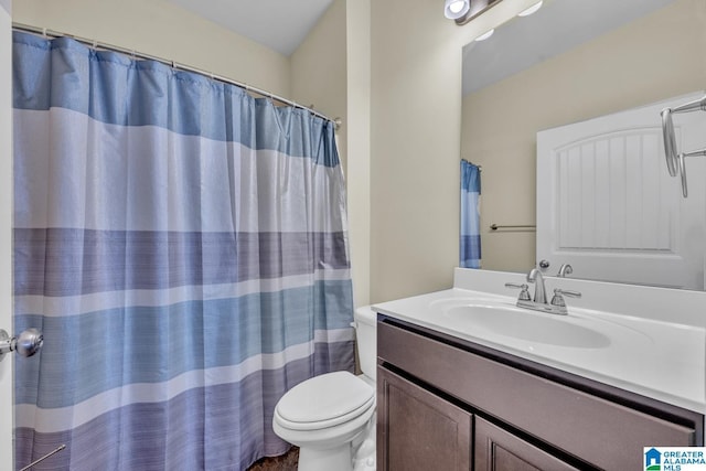 bathroom with a shower with curtain, vanity, and toilet