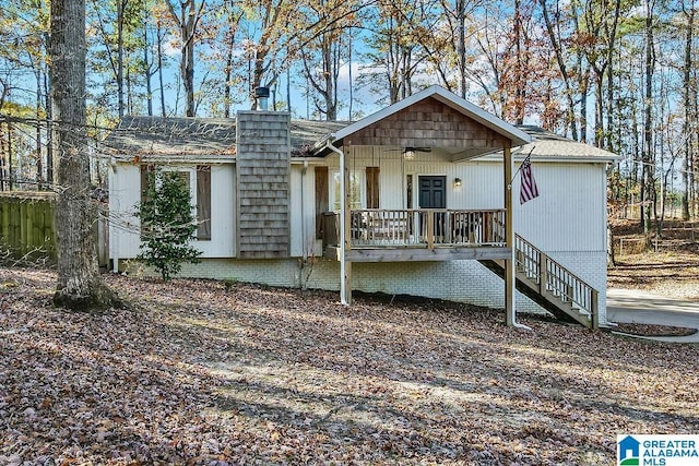 ranch-style home featuring ceiling fan and a porch