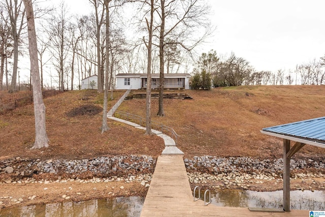 view of yard featuring a water view