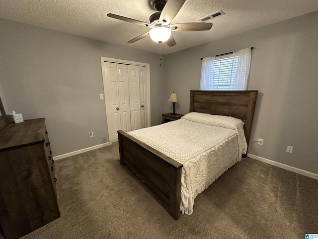 carpeted bedroom featuring ceiling fan, a closet, and a textured ceiling