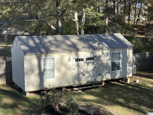 view of outdoor structure featuring a yard