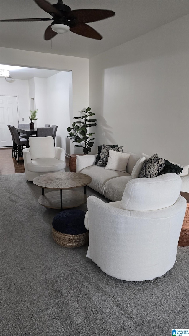 carpeted living room featuring ceiling fan