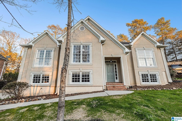 169 Glen Abbey Way, Alabaster, AL 35007 - traditional-style home with stucco siding, a front yard, and entry steps