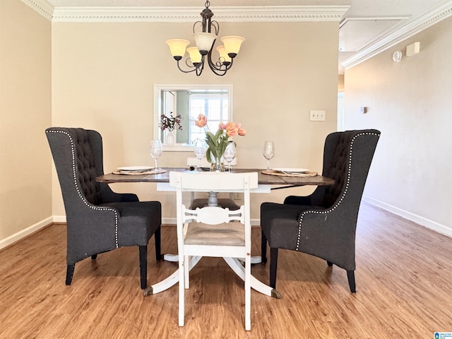 dining area featuring an inviting chandelier, light hardwood / wood-style flooring, and ornamental molding