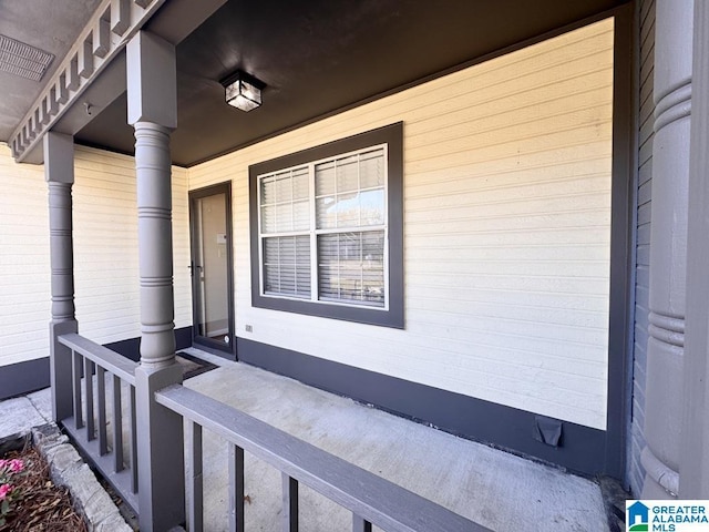 property entrance featuring a porch