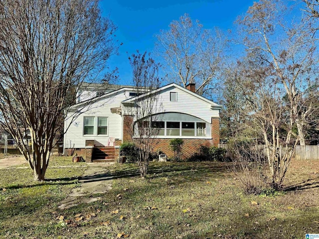 view of front of property with a front yard