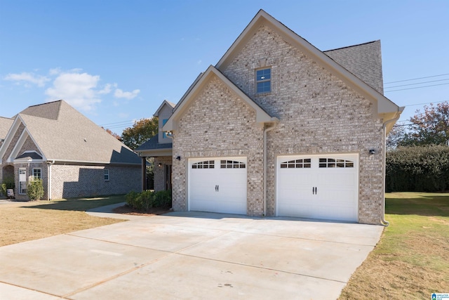 view of front of house featuring a front yard