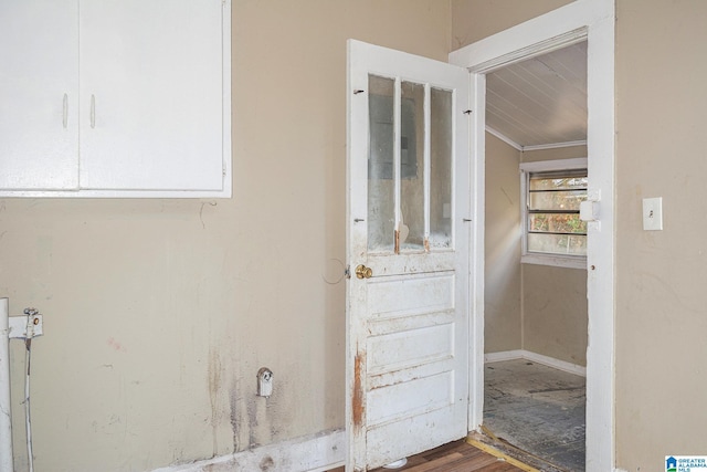 details featuring wood-type flooring and ornamental molding