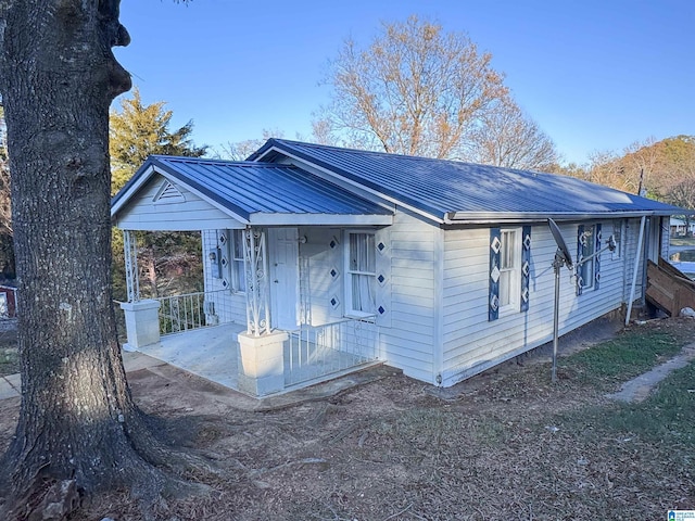 view of front facade featuring covered porch