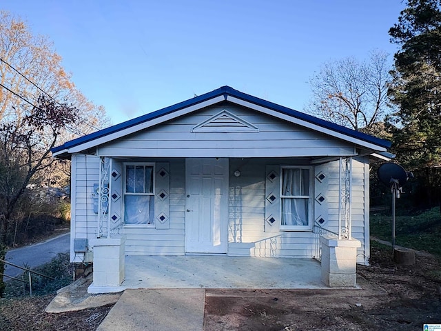 view of front of property featuring covered porch