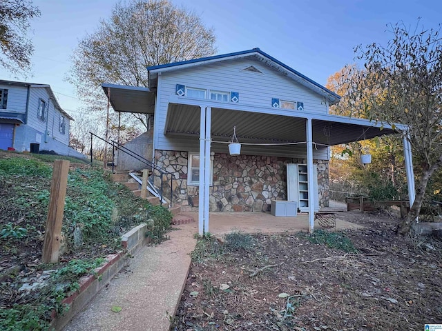 501 S Ledbetter St, Anniston, AL 36201 - back of property with stone siding