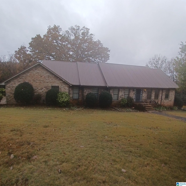 ranch-style house with a front yard