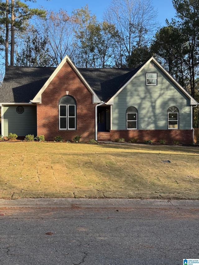 ranch-style house featuring a front lawn