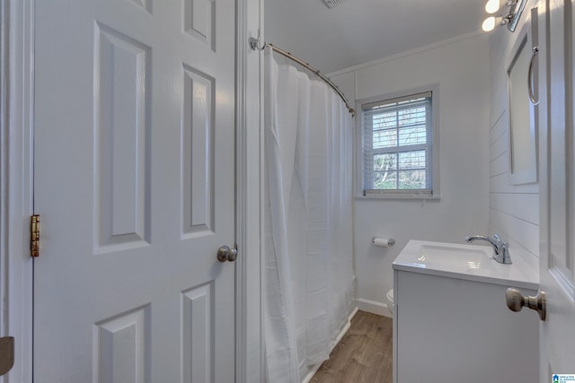 full bathroom with hardwood / wood-style floors, vanity, toilet, and shower / bathtub combination with curtain