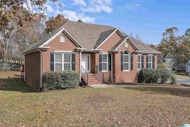 view of front of house featuring a front lawn