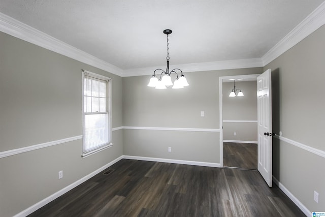 unfurnished room with a notable chandelier, ornamental molding, and dark wood-type flooring