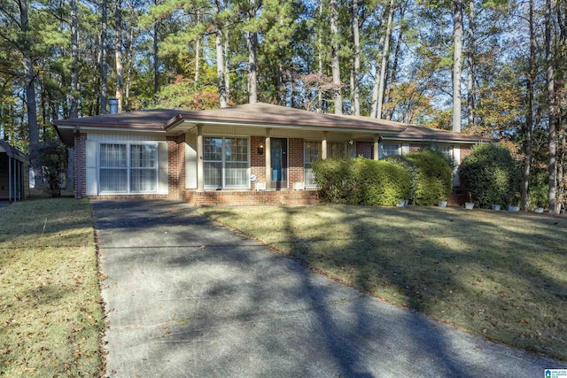 ranch-style home featuring a porch and a front lawn