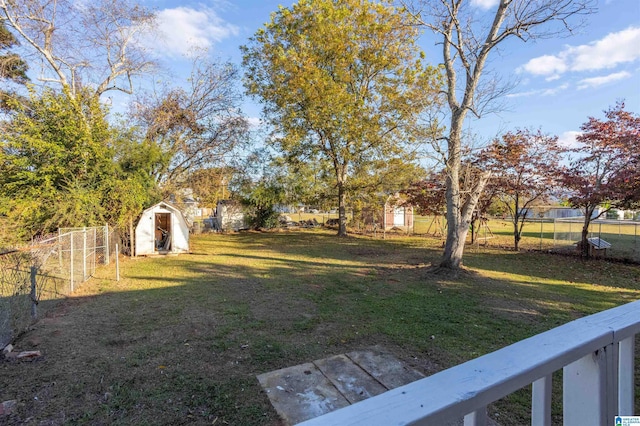 view of yard with a storage unit