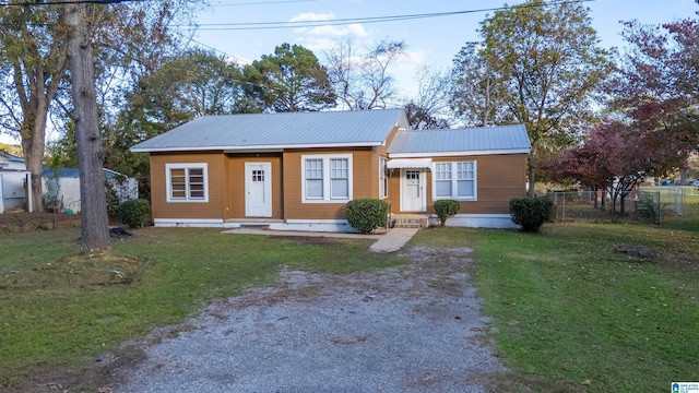 view of front of house with a front lawn