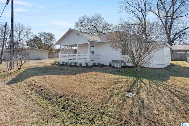 view of front of house with a front lawn and covered porch