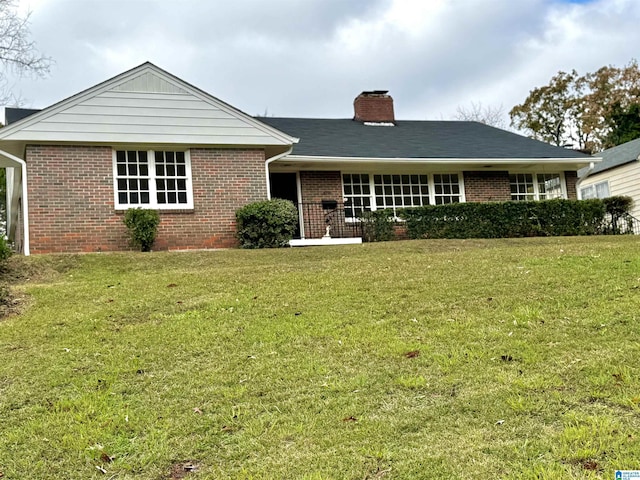 single story home featuring a front yard