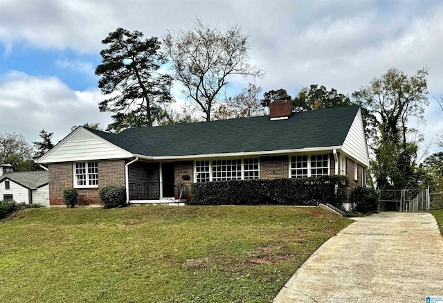 single story home featuring a front lawn